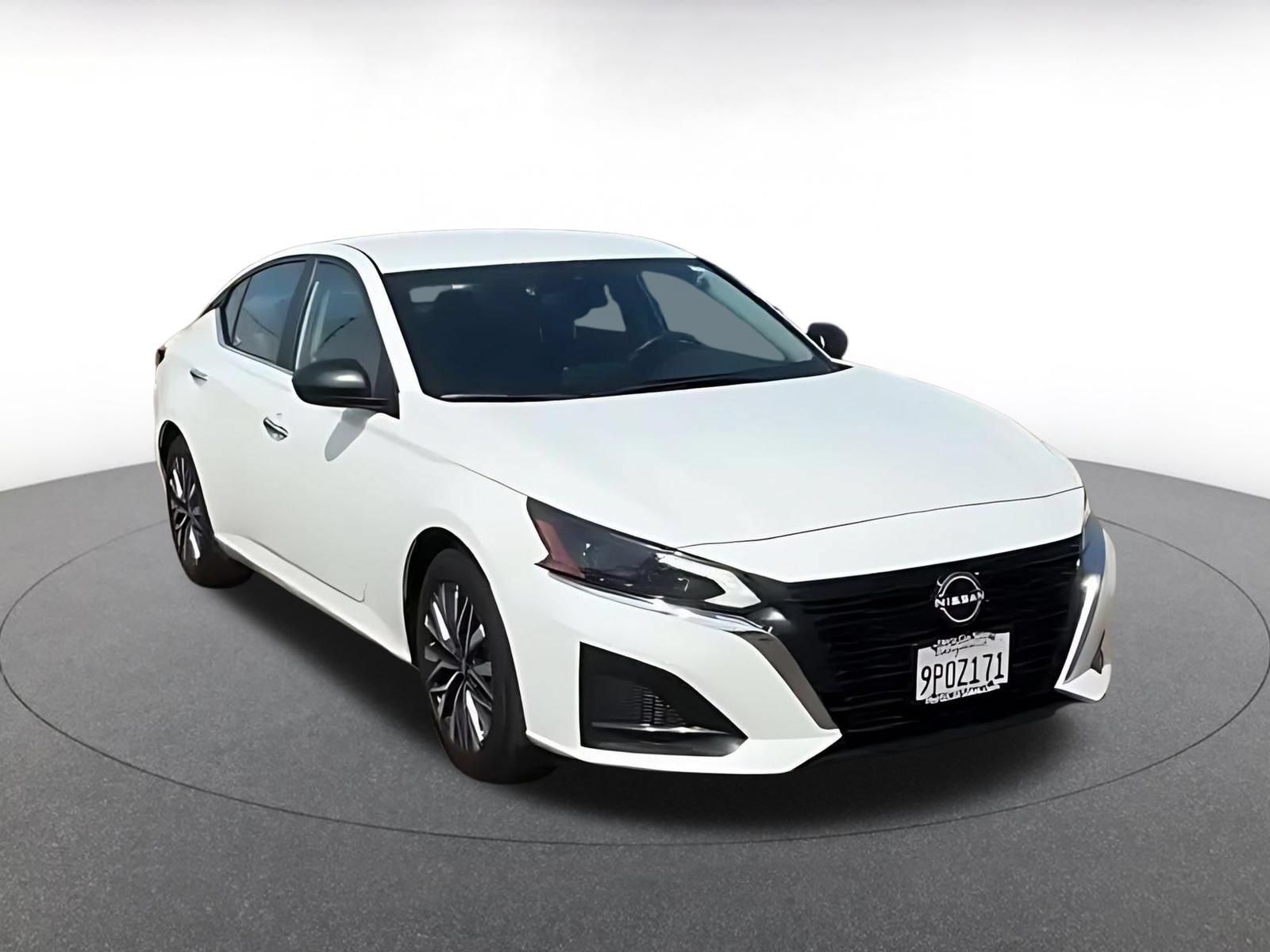 Used 2025 Nissan Altima 2.5 SV FWD image 3