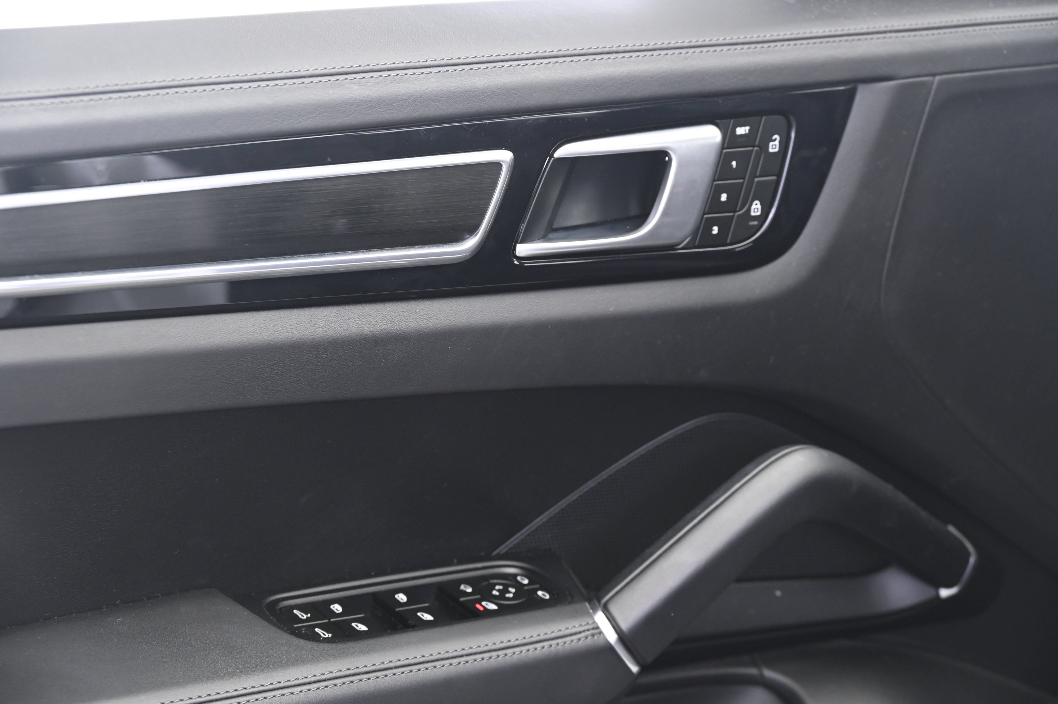 Certified 2023 Porsche Cayenne GTS AWD/4WD image 27