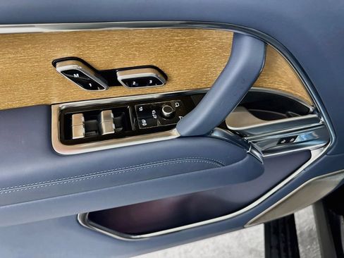 New 2026 Land Rover Range Rover SV AWD/4WD image 18