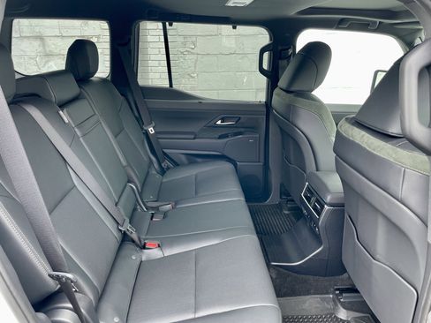 Used 2024 Lexus GX 550 image 31