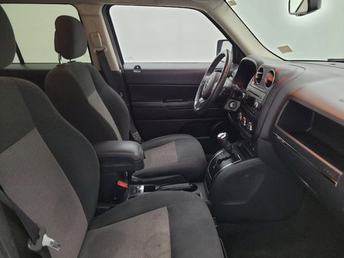 Used 2016 Jeep Patriot Latitude AWD/4WD image 21