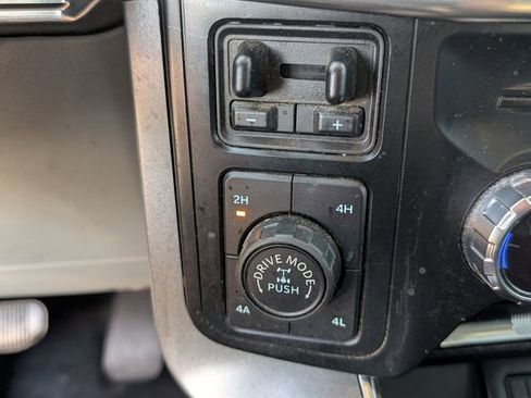 Used 2023 Ford F150 Lariat w/ Trailer Tow Package image 32