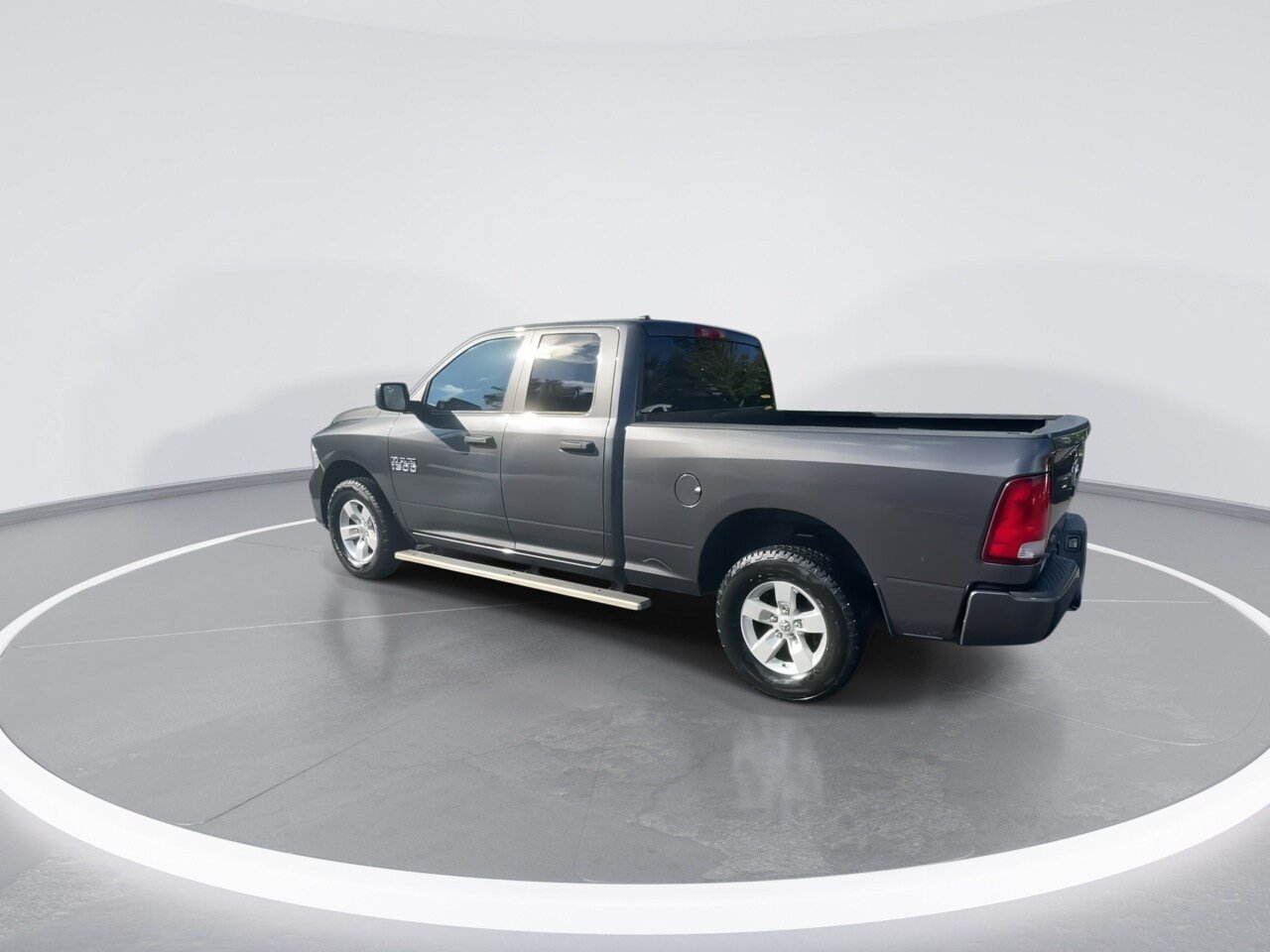 Used 2018 RAM 1500 Express AWD/4WD image 15