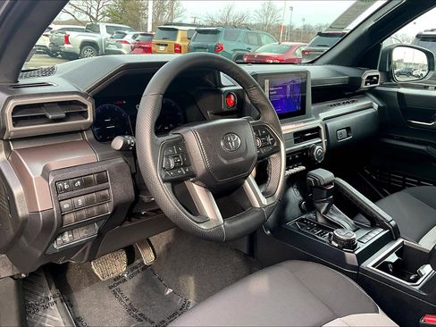 Used 2025 Toyota Tacoma TRD Off-Road image 13