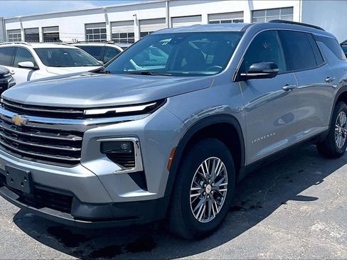 Used 2024 Chevrolet Traverse LT AWD/4WD image 7