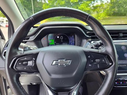 Used 2022 Chevrolet Bolt EUV Premier w/ Sun & Sound Package FWD image 16