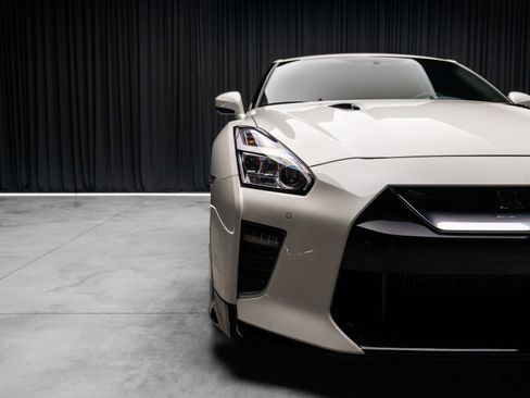 Used 2020 Nissan GT-R Premium AWD/4WD image 23