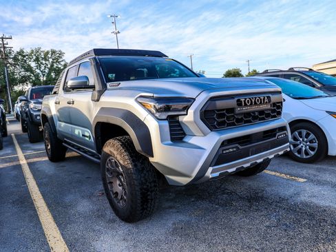 Used 2024 Toyota Tacoma 4x4 Double Cab Hybrid image 6