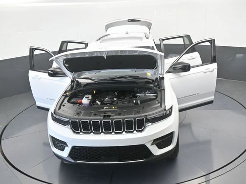 Used 2025 Jeep Grand Cherokee Laredo X RWD image 67