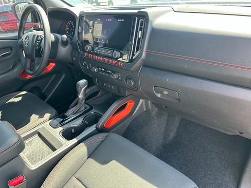 Used 2025 Nissan Frontier PRO-4X AWD/4WD image 8