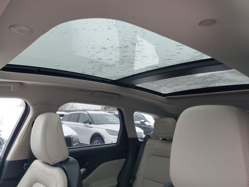 New 2026 Lincoln Corsair Premiere image 11