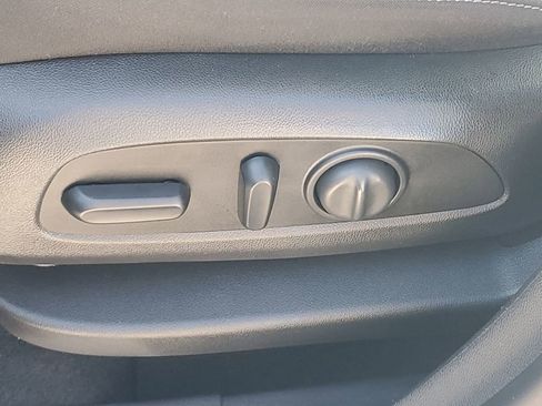 Used 2018 Chevrolet Equinox LT image 16