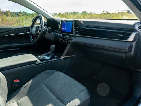 Used 2025 Toyota Camry LE w/ Convenience Package FWD image 18