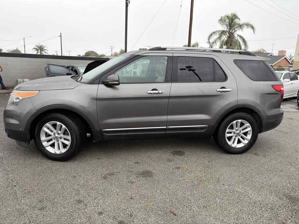 Used 2012 Ford Explorer Limited FWD image 2