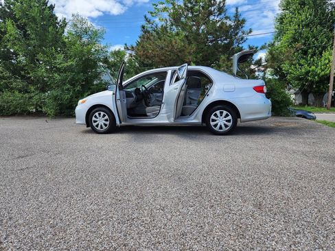 Used 2013 Toyota Corolla L FWD image 9