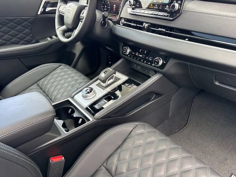 New 2026 Nissan Rogue Platinum AWD/4WD image 16