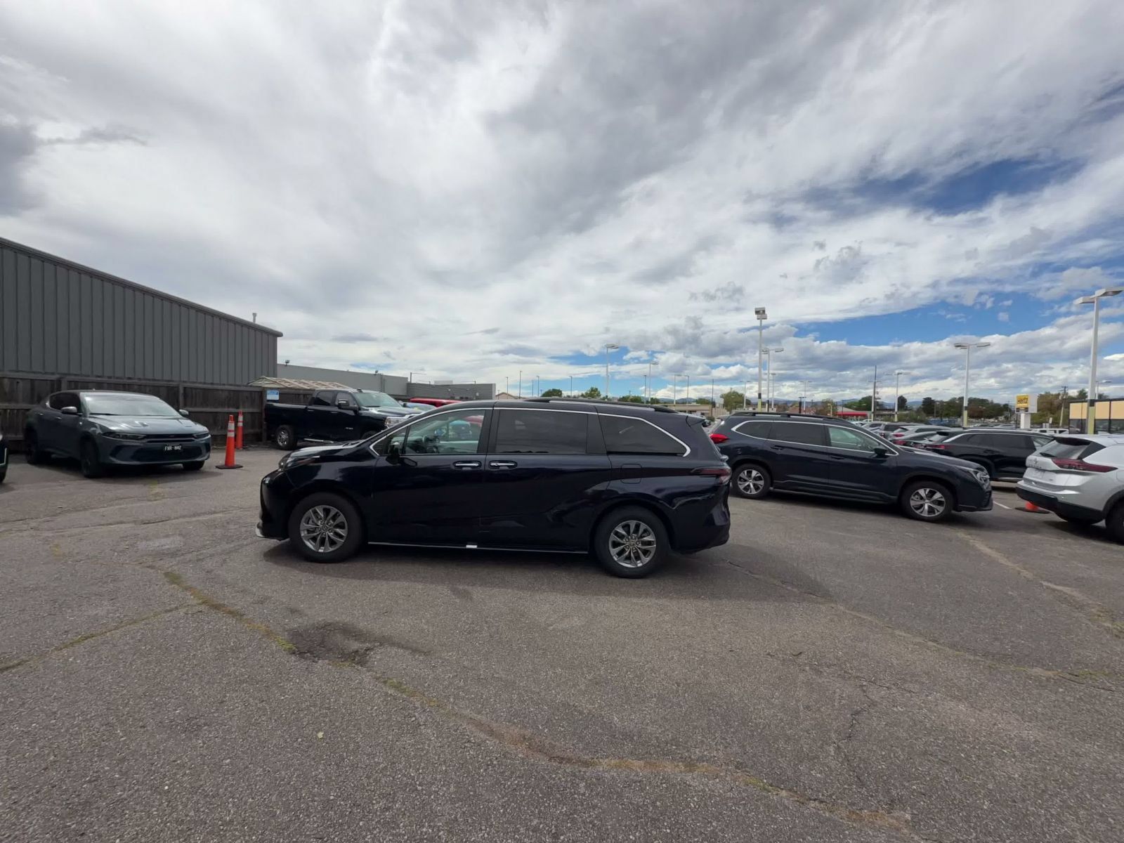 Used 2025 Toyota Sienna XLE FWD image 10