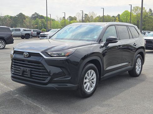 Used 2024 Toyota Grand Highlander AWD image 2