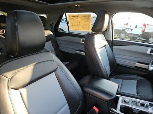 Used 2022 Ford Explorer XLT w/ Equipment Group 202A image 12