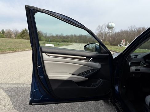 Used 2019 Honda Accord EX image 17