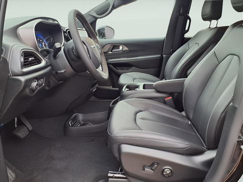 New 2026 Chrysler Pacifica Select image 7