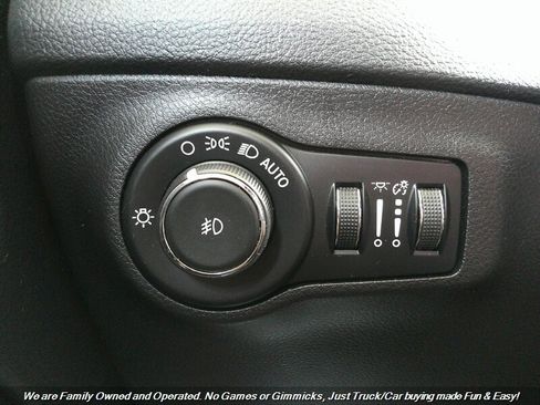 Used 2020 Jeep Compass Trailhawk w/ Cold Weather Group image 46