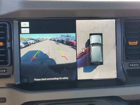 Used 2023 Ford Bronco Badlands image 27