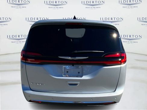 New 2026 Chrysler Pacifica Select image 6