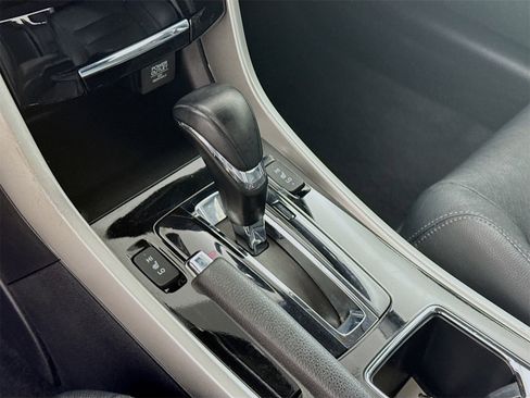 Used 2017 Honda Accord EX-L image 10