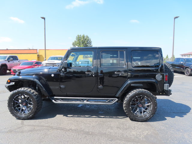 Used 2018 Jeep Wrangler Unlimited Sahara AWD/4WD image 4