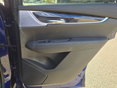 Used 2025 Cadillac XT6 Premium Luxury image 12