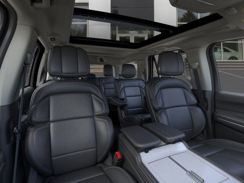 New 2025 Lincoln Navigator Reserve AWD/4WD image 10