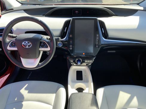 Used 2017 Toyota Prius Prime Advanced FWD image 18