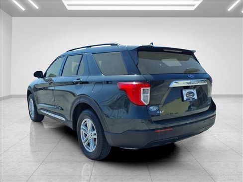 Used 2023 Ford Explorer XLT AWD/4WD image 9