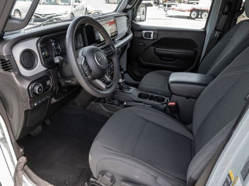 Used 2024 Jeep Wrangler Unlimited AWD/4WD image 22