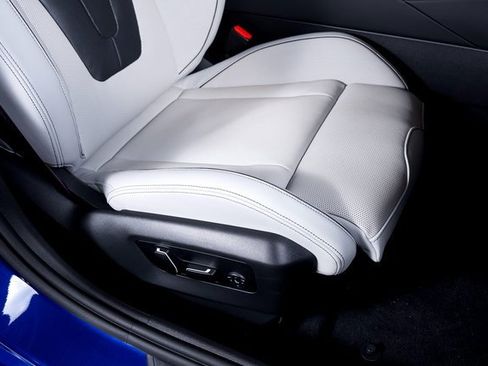 Used 2025 BMW M5 w/ Carbon Package image 54