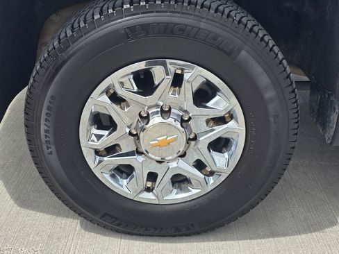 Used 2024 Chevrolet Silverado 2500 LTZ AWD/4WD image 7