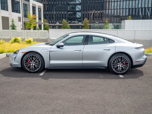 Used 2024 Porsche Taycan 4S AWD/4WD image 2