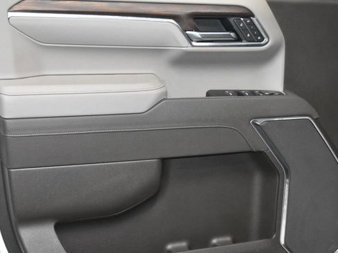 Used 2025 GMC Sierra 1500 SLT image 4