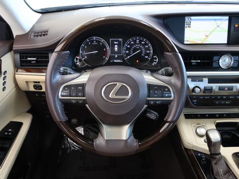 Used 2018 Lexus ES 350 350 w/ Luxury Package w/Wood Trim image 18