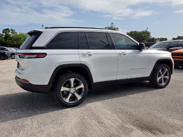 New 2026 Jeep Grand Cherokee Limited w/ Luxury Tech Group II AWD/4WD image 8