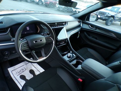 New 2025 Jeep Grand Cherokee L Altitude image 13