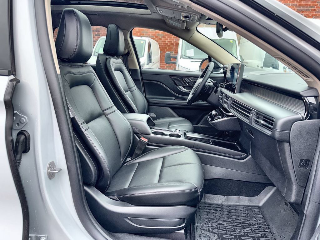 Certified 2026 Lincoln Corsair Premiere AWD/4WD image 28