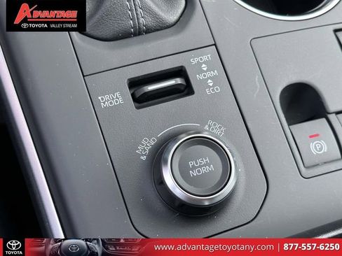 Used 2026 Toyota Highlander XSE image 38