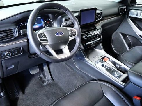 Certified 2023 Ford Explorer Limited w/ Equipment Group 301A AWD/4WD image 3