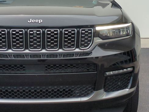 Used 2022 Jeep Grand Cherokee L Summit w/ Luxury Tech Group V AWD/4WD image 6