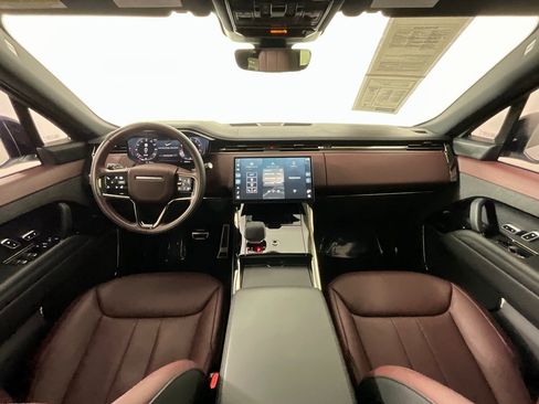 Used 2025 Land Rover Range Rover Sport Dynamic SE image 10
