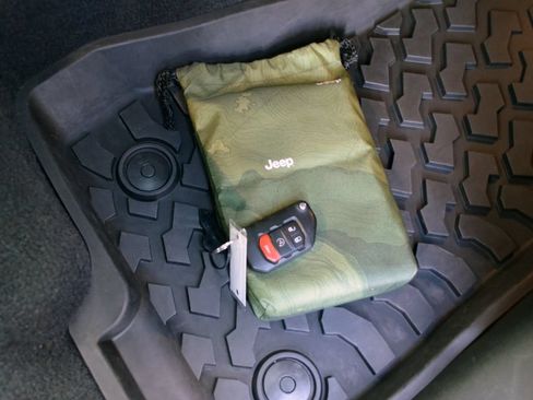Used 2021 Jeep Wrangler Unlimited Rubicon AWD/4WD image 35