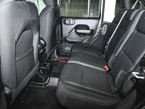 Used 2019 Jeep Wrangler Unlimited Sport S image 38