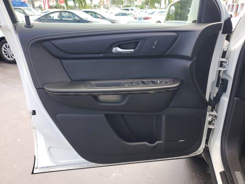 Used 2014 GMC Acadia SLT image 13